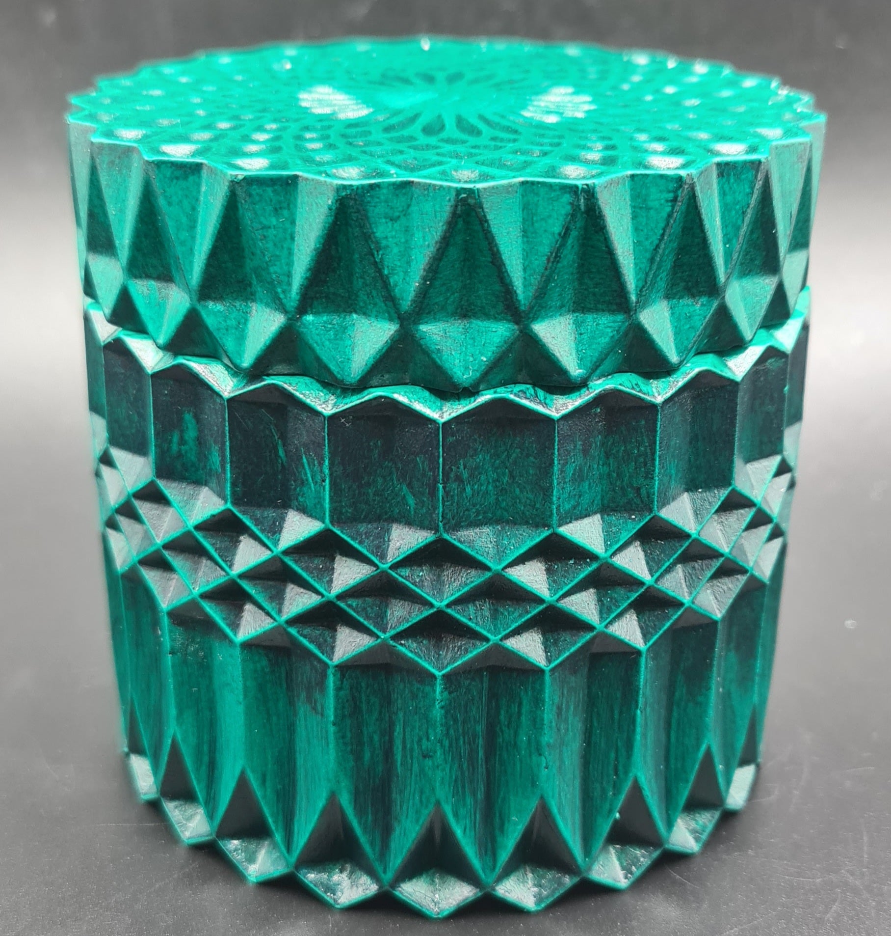 Modern geometric-pot candle, adding a sleek touch to your decor.